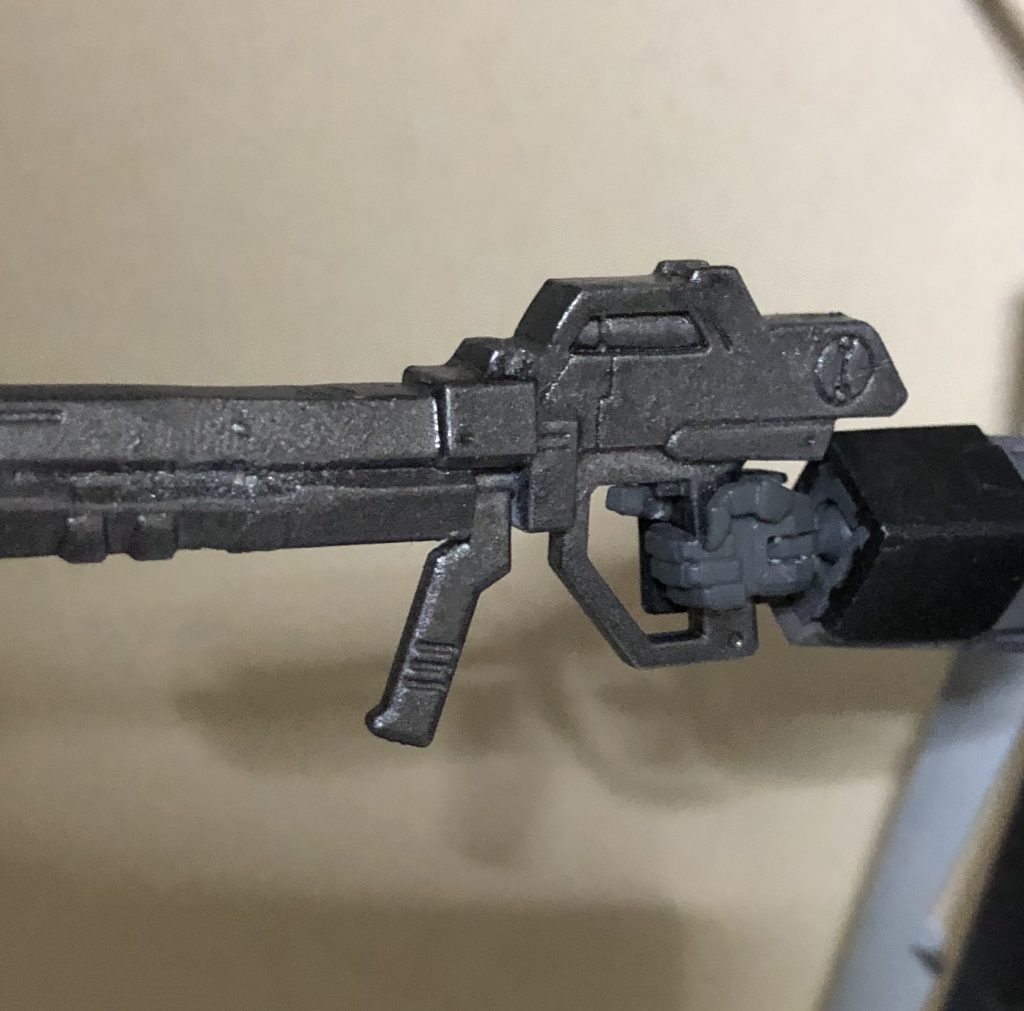 ビルドハンズをいじって銃の持ち手を作ってみました。
ビームショーティーも持つことができます。
これを両手分制作しました。