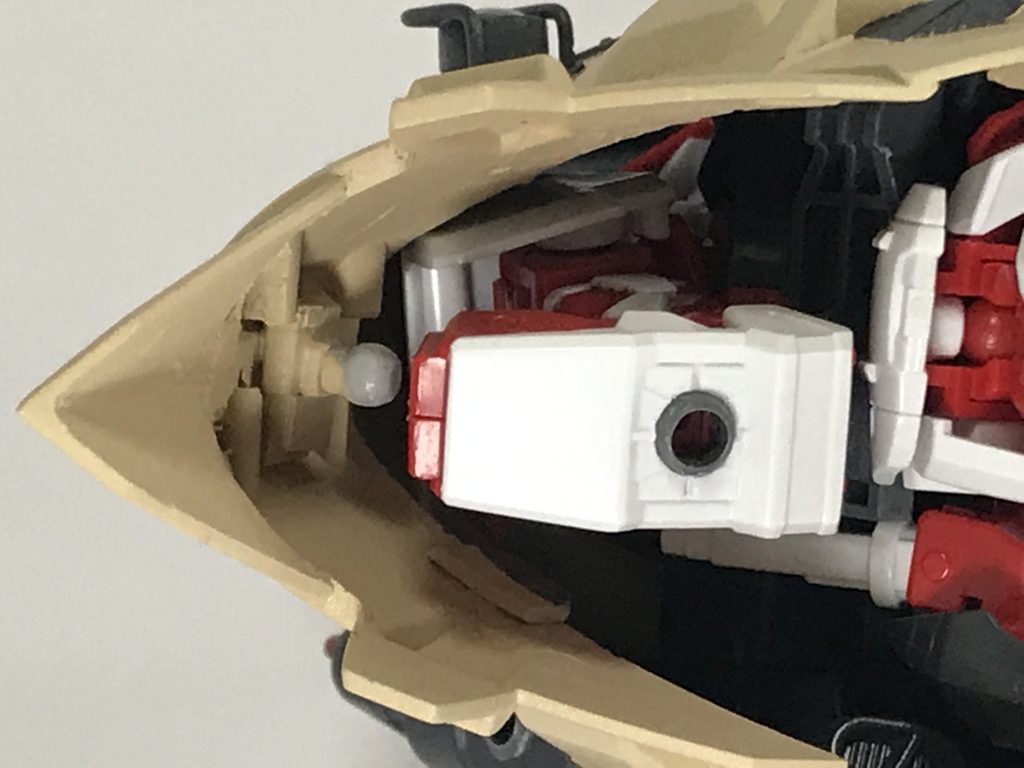 アームのパーツをアストレイの腕に開いてる穴に差し込み、そのままボールジョイントに取り付け固定して終わり。
分かりにくいですね、申し訳ありません。