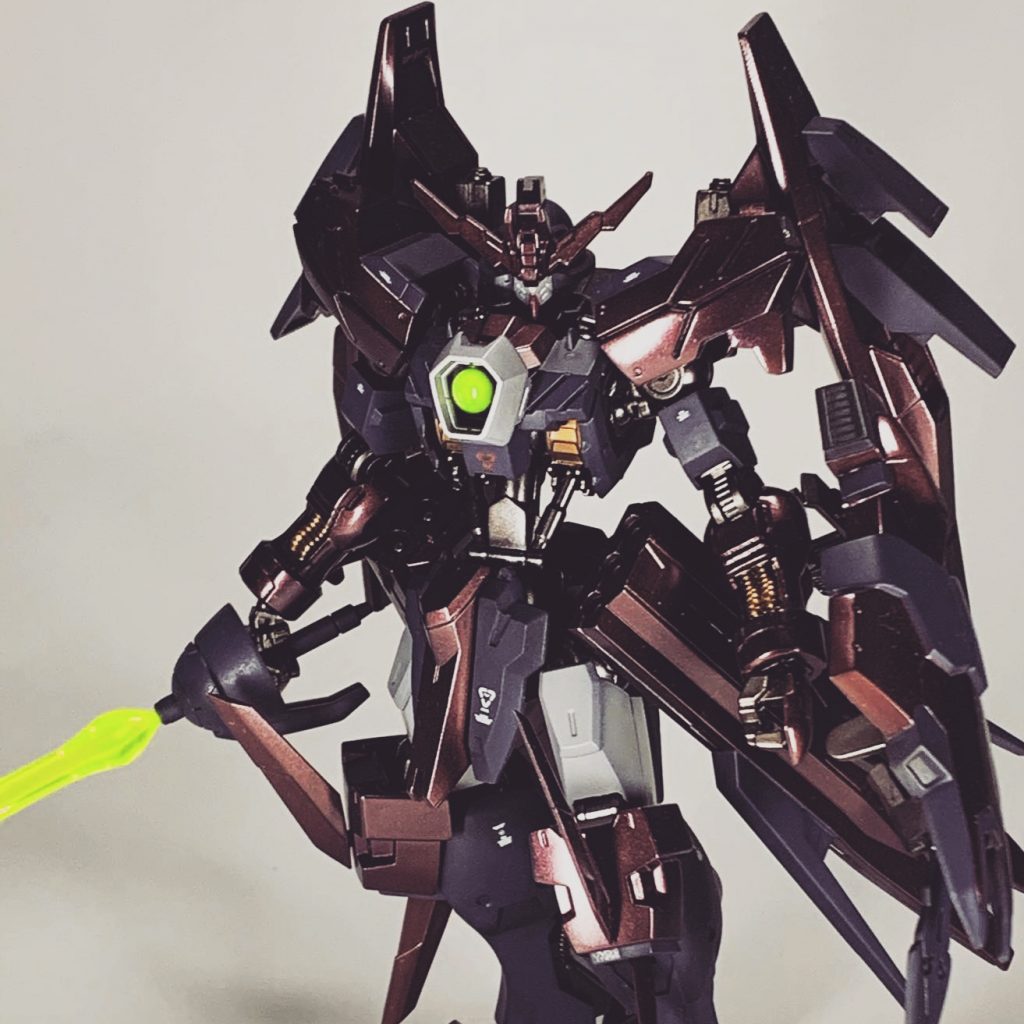 光るサーチアイとハイパービームサーベル
(光って見えるのは写真加工です。)