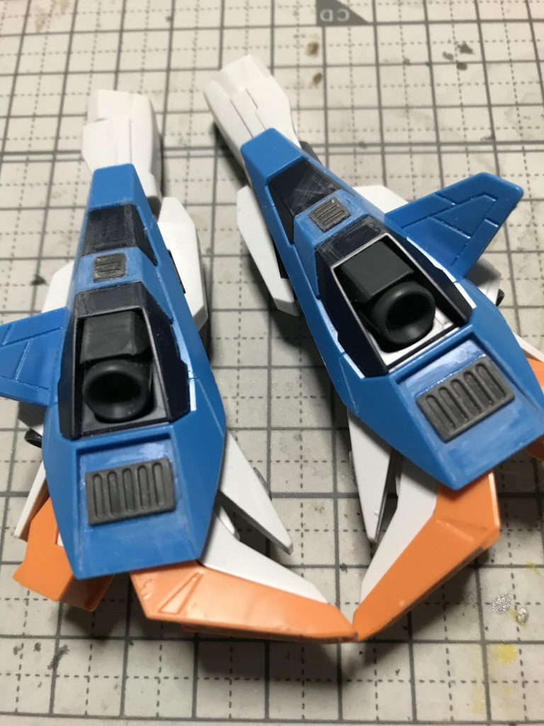 両足部分に コトブキヤさんの
パーツを 取付けました。