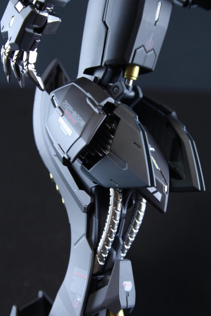 開いたスラスターの中にもディテールを入れてチラ見せしています(o´艸`)