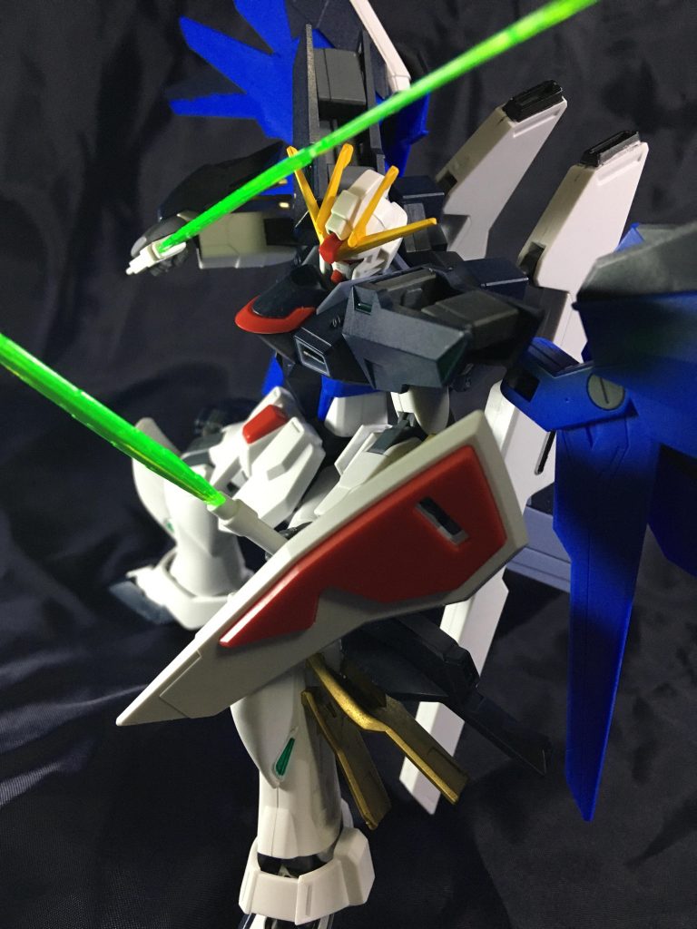 キュっと二刀流
フリーダムだけだと盾持ちながら二刀流が出来ないのである意味浪漫かな?(あえてXXの盾)