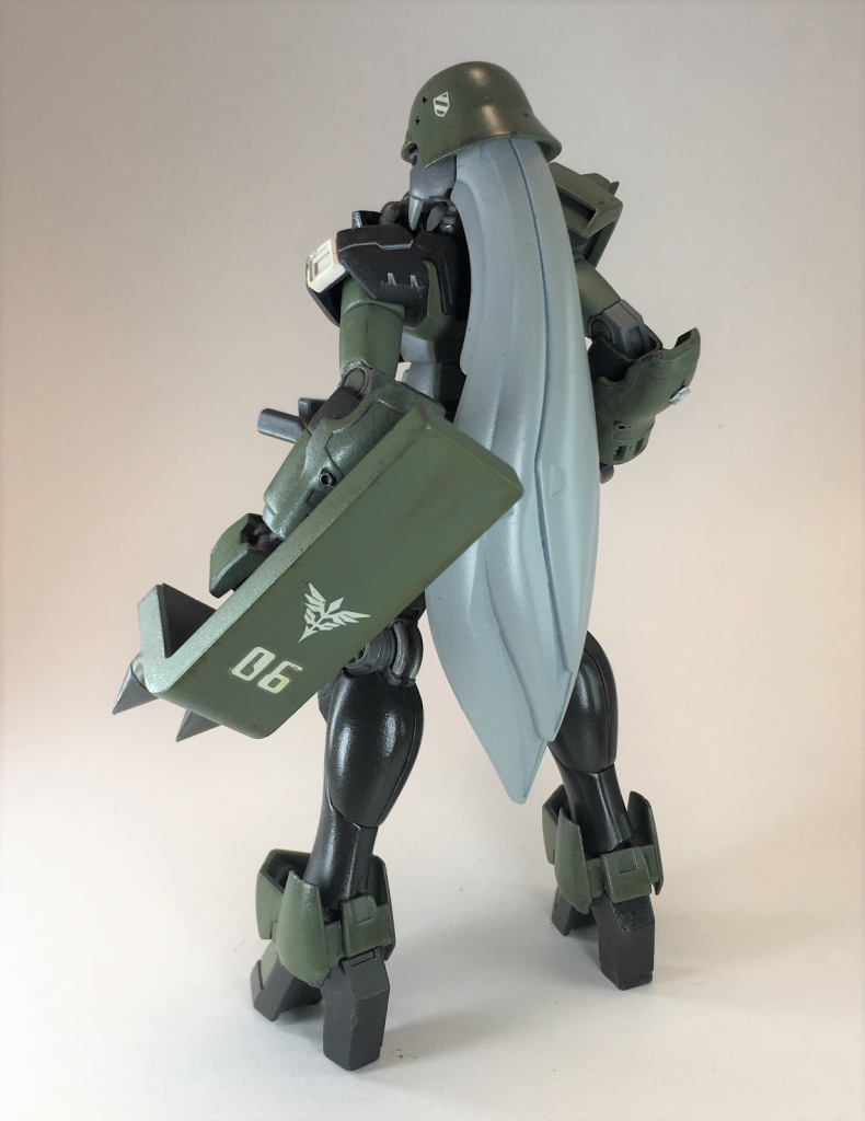 後面
銀髪ロング。