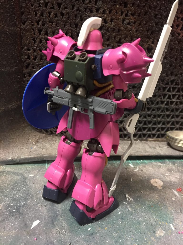 理由としては塗装完了後さぁて組み上げるかとパーツを組んでいたら…妖怪パーツ隠しに遭遇.塗装用のクリップに付けていたのが悪くプリッと弾けてどこかへ行ってしまったようです…見つけたら…合体させます…そしたら写真を載せます…(´；ω；｀)