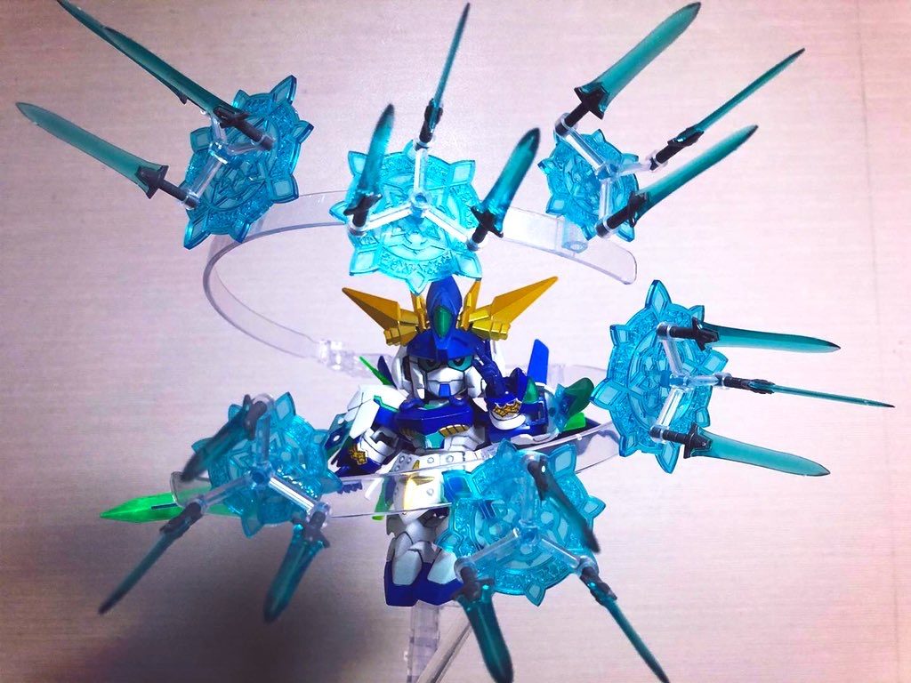 「テレパスブレイド」
魔導書に記されていた「テレパスソード」を改良、操る剣を小さく軽くする事で本数の増加に成功。宝石剣シグルドは各ブレイドの指揮棒の役割にもなる。