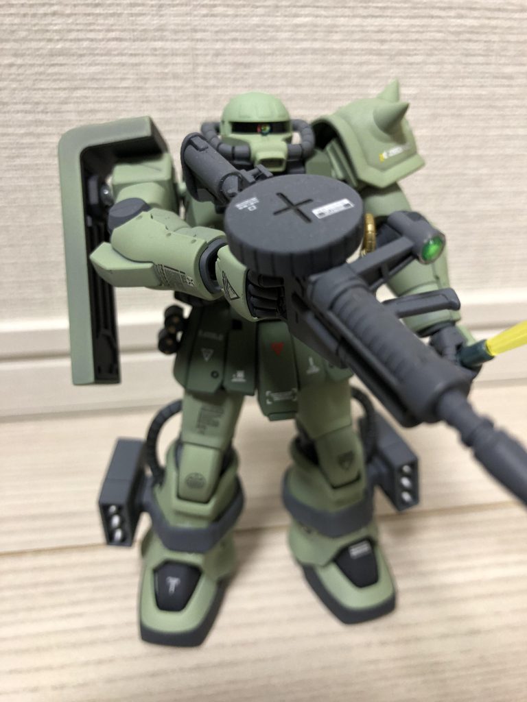 F2ザクです🤗
写真に3体同時で綺麗に収めるのはとても難しいです😭ポージングも変えて飾りたいんですけど、1つのアクションベースに3体同時だとポージングも限られますね。とは言え3体飾ると小隊が出来上がり、なんとも言えない満足度が込み上げます🤗
最後まで閲覧頂きましてありがとうございます🙇♂️拙い作品ですがまた懲りずに投稿させて頂きますので、宜しくお願い致します🙇♂️