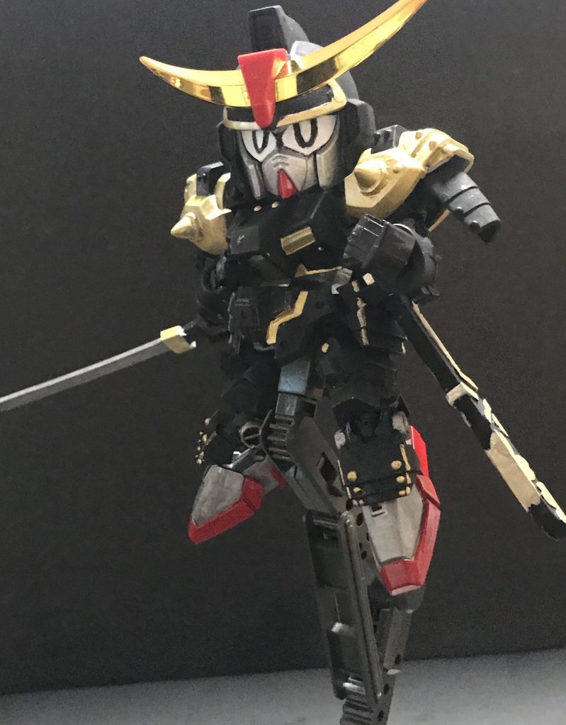 CSフレームの肩の部分を足に組み込むことで足が伸びて、躍動感を出せるように。