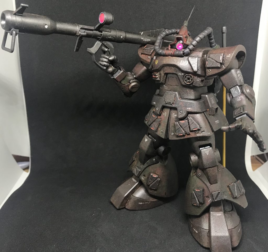 ジャイアントバズ装備。
頭部動力パイプは胴体部に接続しているので頭部は少し動きます。