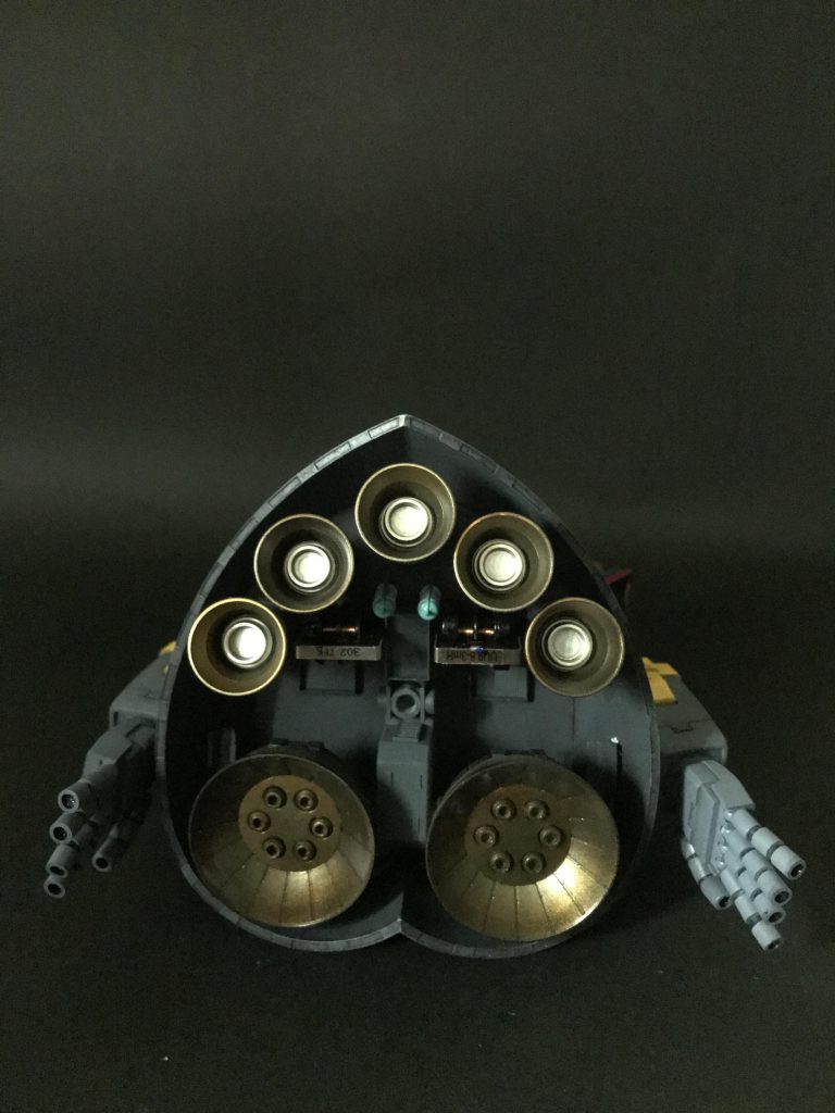 ブースターとブースターの間にある緑と金色は壊れた家電の基盤から拝借しました。