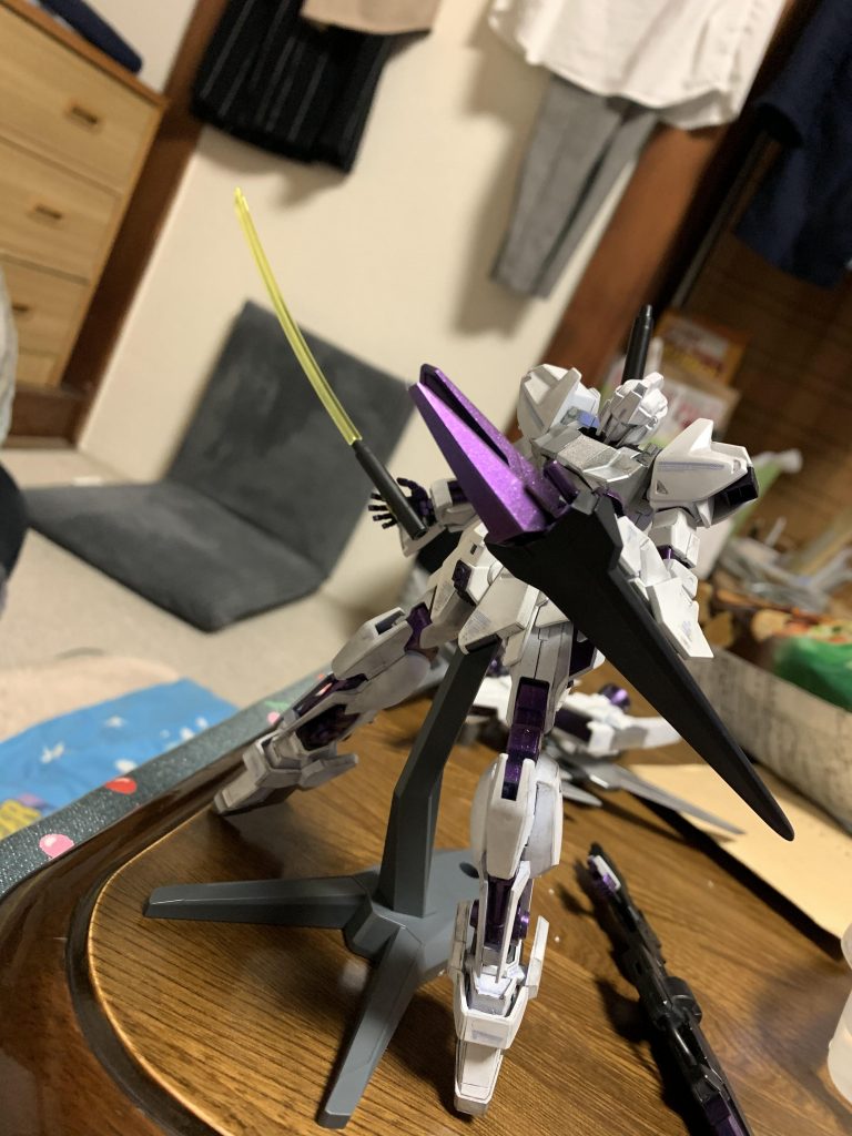 フルバーニアンパージして軽装モード
ハイパービームサーベル2基
ビームサーベル2基
シールドフィンファンネル一基
フィンファンネルロングライフル一基