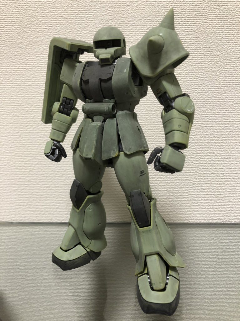 ブラックとブラウンを混ぜたものでウォッシングし、1トーン明度を落として、チッピング。