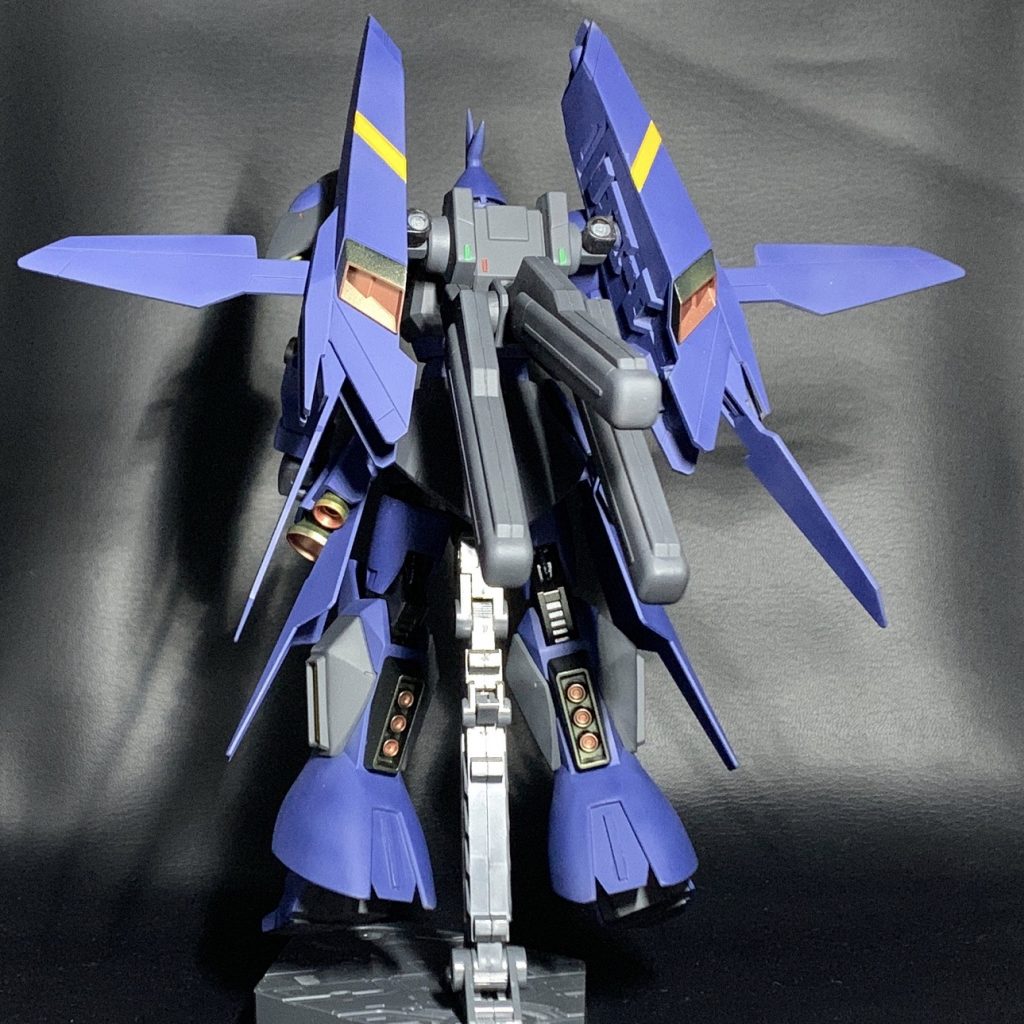 宙間戦にも対応できなきゃダメだろ?ってコトで…
Ez-SRのバックパックにリゼルC型のウィングユニット、ギャンスロットのプロペラントタンクを背負わせました