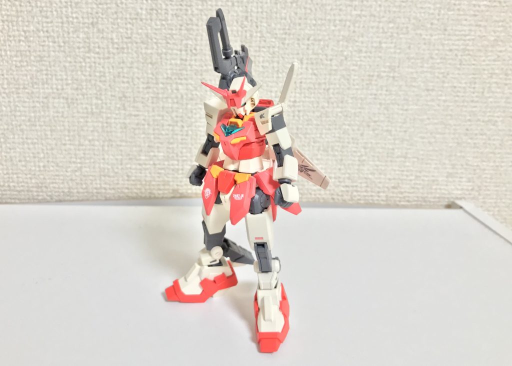 正面。小柄な機体であるがそれでもフル装備状態であり、小柄故のすばしっこさやトリッキーな立ち回りを得意とする。一応コアガンダム状態と比較してエネルギーゲインは拡張されているものの、アースリィのそれと比べた場合総量は劣ったものとなっている。