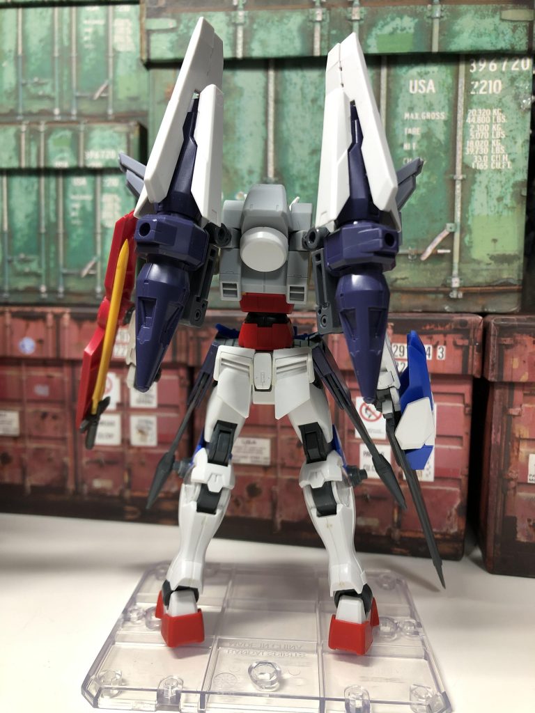 バックショット。バックパック中央上部がGNコンデンサーです。