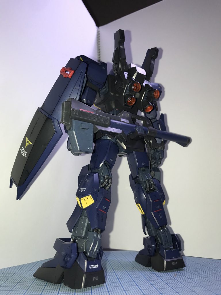 脚の付け根にスペーサを加えて、0.8ミリ延長しています。