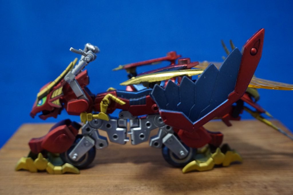 ヴァルキランダーのドラゴン要素をマシンライダーにミキシング！ヴァルキレッダーとしました。