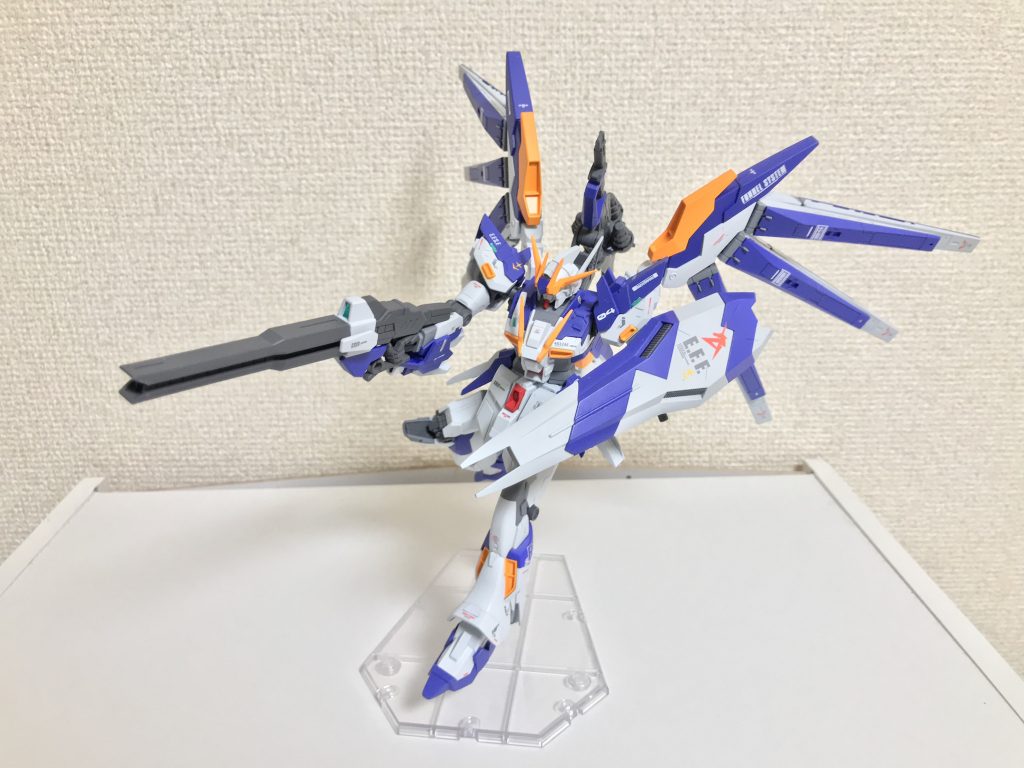 Nレールガン。ショートライフルに専用ユニットを装着する形で換装する装備であり、ナノラミネートアーマーやIフィールドを持つなど、専らビーム兵器に耐性を持つエネミーやユニットに挑む際は主力として用いられる装備である。