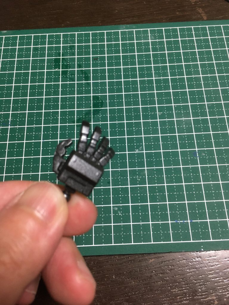 手はコトブキヤのハンドパーツを使用しました!