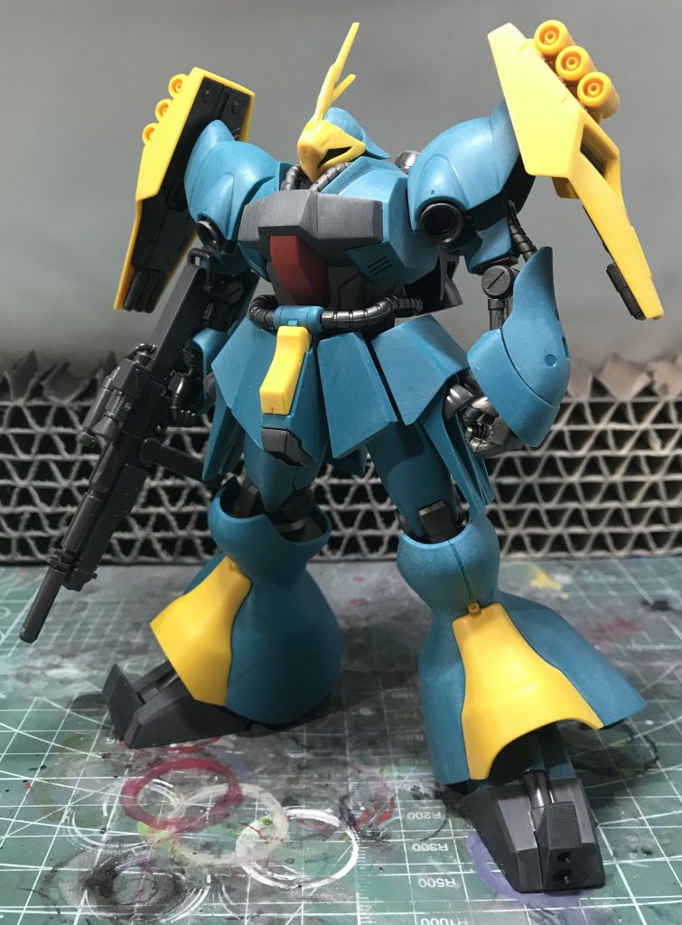 まずはひたすらヤスリで表面処理。