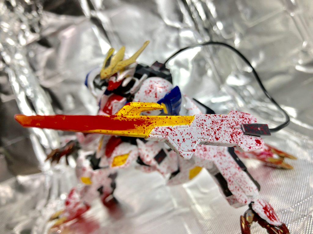 テイルブレードは先端部にかけて
塗りつぶしました。