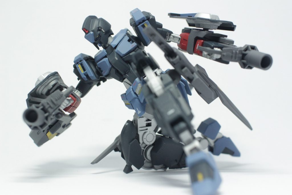 武装も少なくシンプルなのでポージングの幅がない()