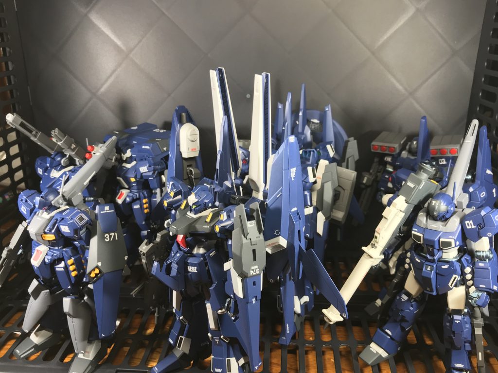 第1〜3小隊の集合写真。
これは大隊と言っても差し支え
無いのでは?
写真的にはイマイチですね〜
今度、撮影ブースの大型化を
検討せねば…