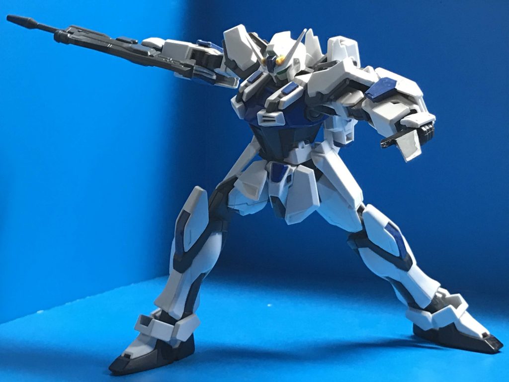 装備はデュエルガンダムのビームライフルとプラ板から切り出した刺突ナイフ。ナイフの形状が変なのは「こっちの方が刺しやすそうだな」と思ったから。