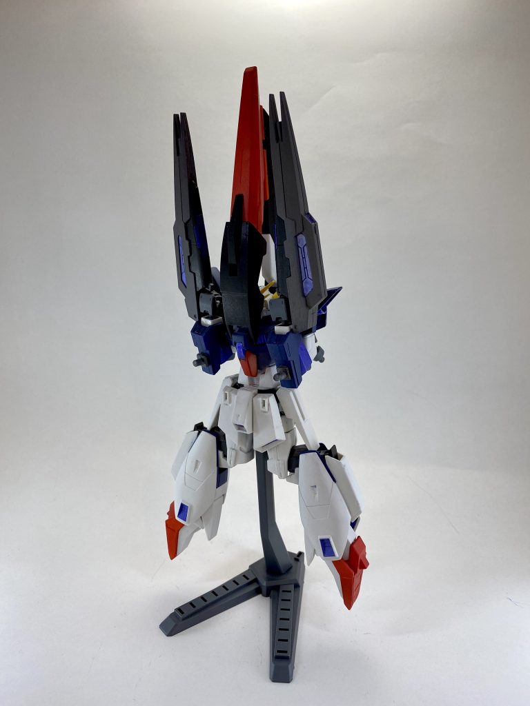 ③テールスタビライザーの先端にシールドを装着
　して最後に腕にウイングを付けると...