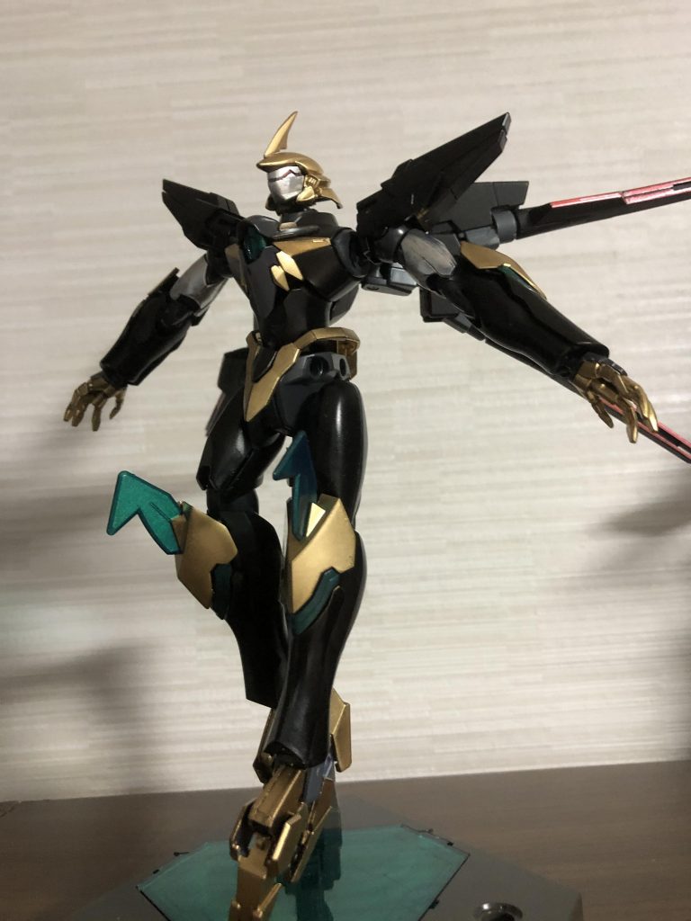 こちらを 鳴神 壱式 とします。
当初は顔をギラーガの改造品にしていましたが、ゼルトザームの頭が気に入ったので変更し、サテライトキャノンも追加しました。
この状態は各武装が制限されていたということで....