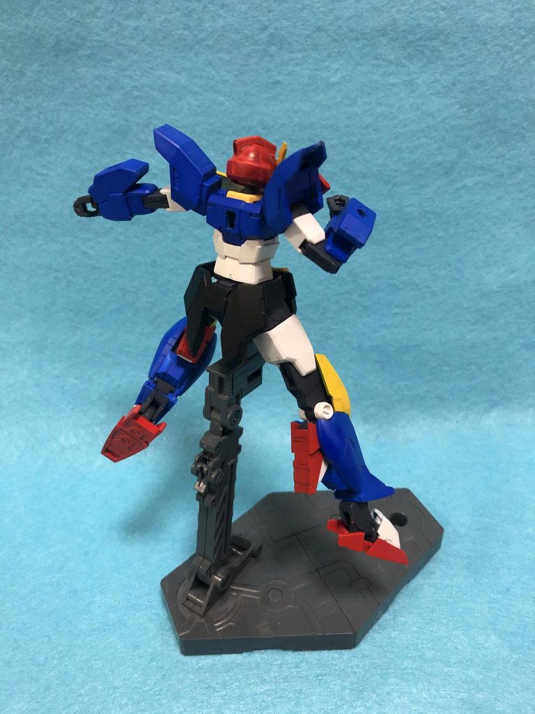 背面。バックパックすらないシンプルな構造です。頭の追加アンテナも付けていない理由はいつかきっと。