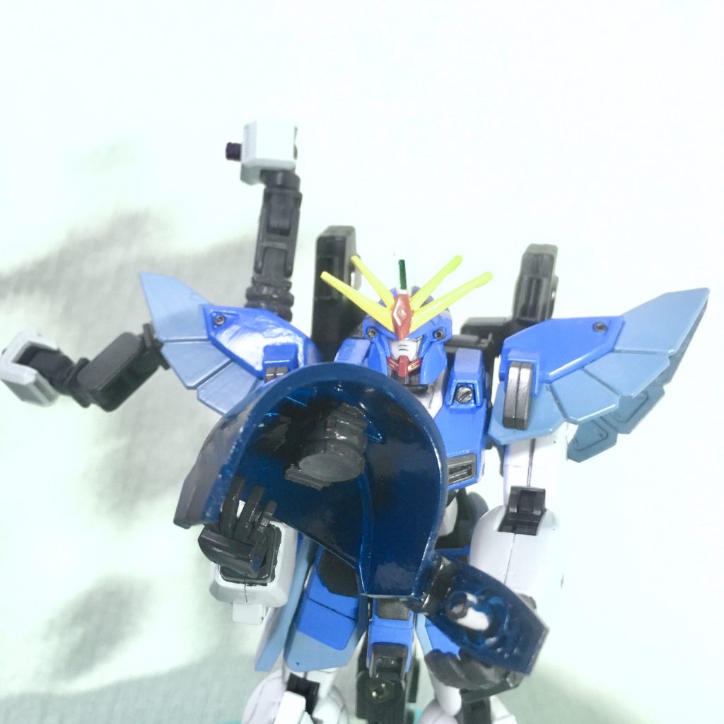 今回は時間の関係でアーマディロ装備までの完全完成には至らなかったのですが、既に完成している機体には増設装備の組み込みに備えて肩の上と側面にネオジム磁石を仕込んでいます。