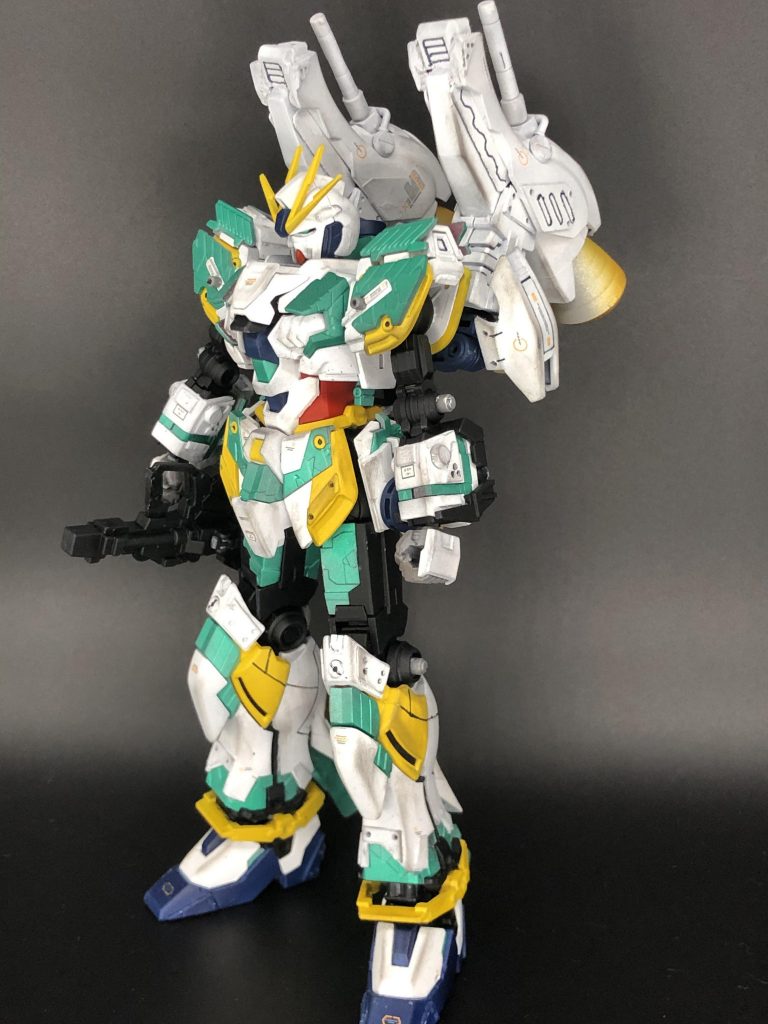 カラーリングはフレームを黒にウェットスーツ感を出しました(正直に言うとグレーを切らしました)外装はエウレカセブンAOの最終回のニルヴァーシュをイメージしました。