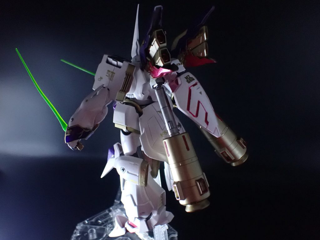 今後武装追加されると、推力足りなくなるよねっていう技術さんの意見のもと、大型のバーニアが追加されました。