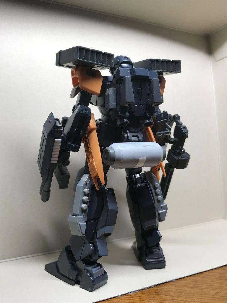 自分に技術が無い事と、取り敢えず
完成させる事を念頭に制作してます
ので、作例と比較すると完成度は
かなり落ちますが、シルエットは
何とか見れるレベルまで持っていけ
たと思います。