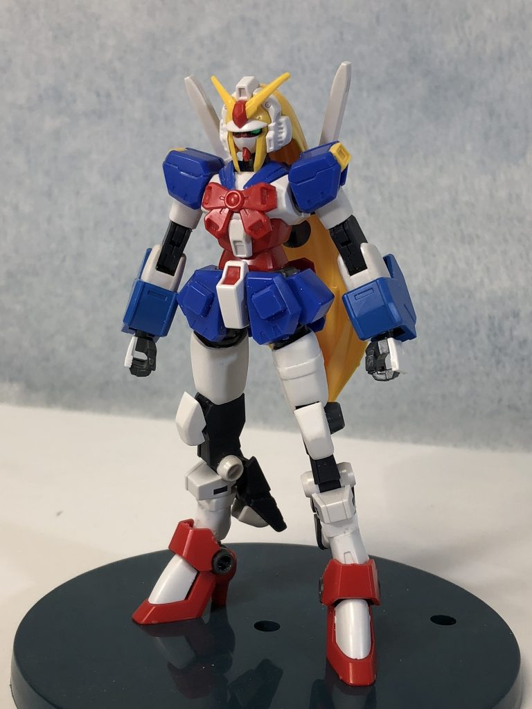 ノーベルガンダムの膝から下をそのままドッキングすると足が長すぎるので、スネから下をドッキングする様にしました。ノーベルガンダムとして違和感無い感じに。