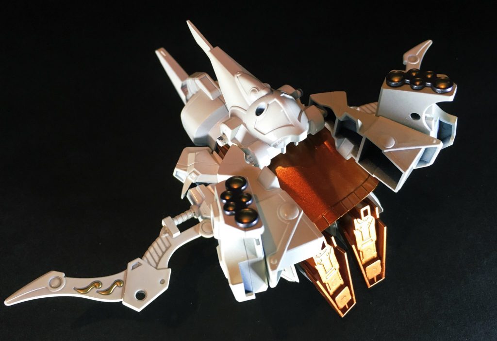 元キットのSDCS版Zガンダムは変形機構がオミットされていますが、今回は差し替えでウェブライダー形態へ変形出来るよう調整しました。