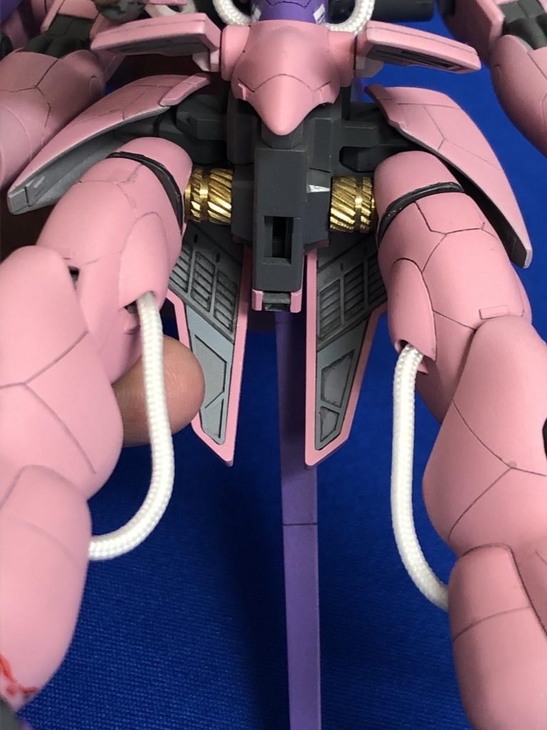 リアスカートの裏面は丸見えだったのでZのパーツでディティール追加しました。