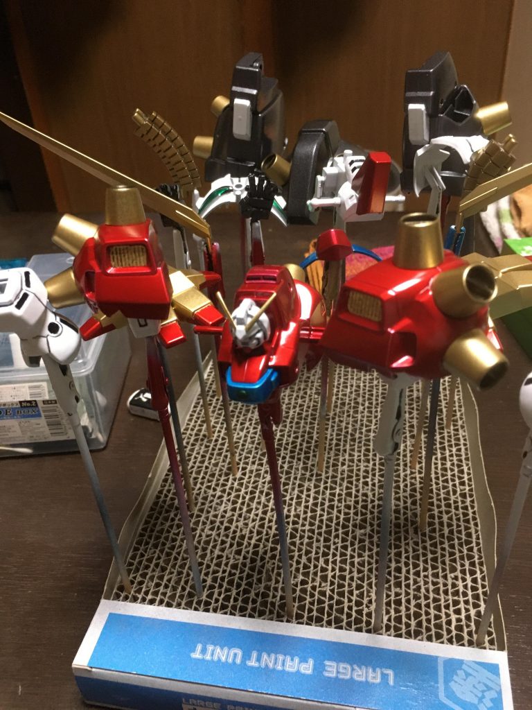 塗装は苦手なマスキングもありましたが楽しくメタリックに