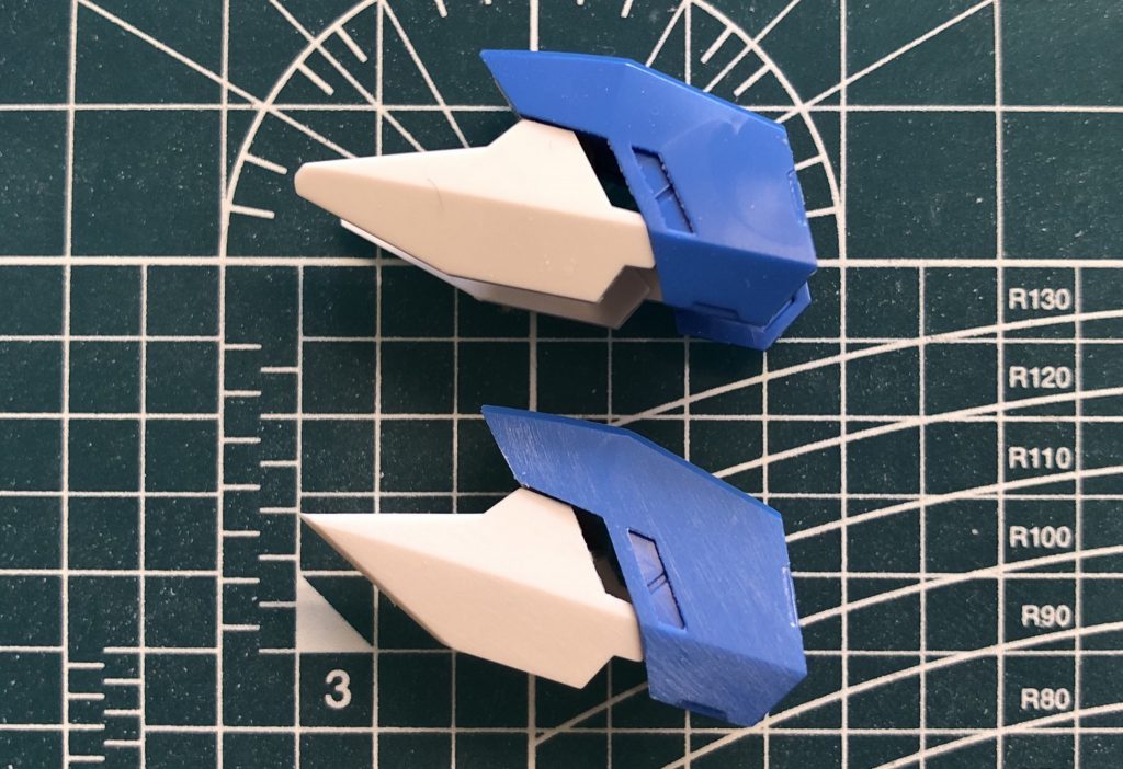 上記では基礎工作とまとめていましたが簡単な比較画像。具体的には
・表面処理
・エッジ出し&シャープ化
・ディテールの掘り直し
などは全身に行っています。
ネタ作品ではありますが、このような基礎的な部分にもしっかりと手を加えています。