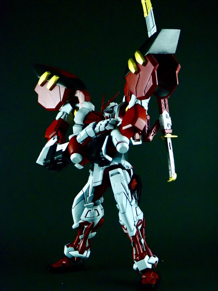 これが俺の赤い一撃だッ!!–2枚目/制作者:ヤマクロス