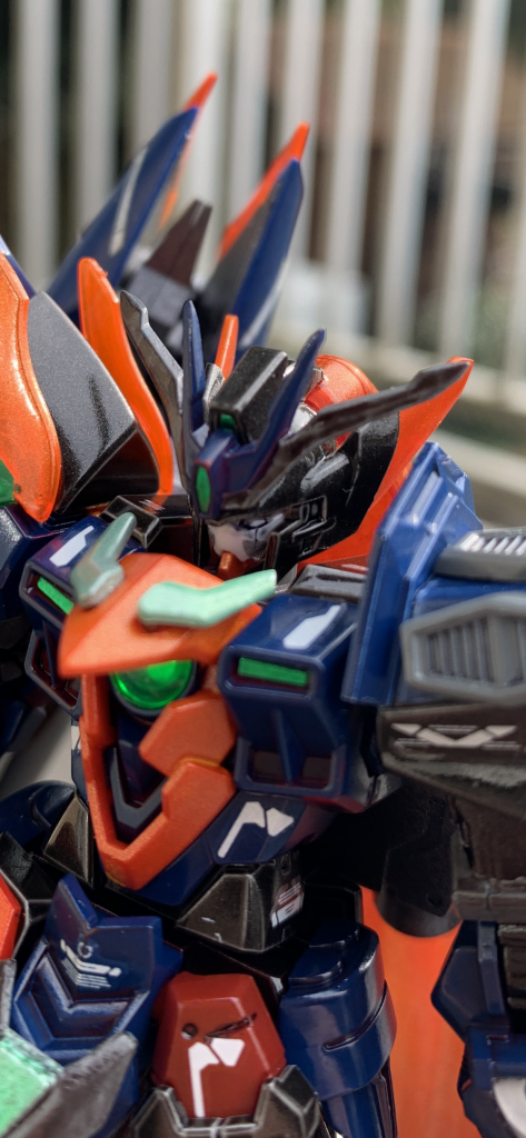 わかり難いですが、顔もちょっといじってたりします。