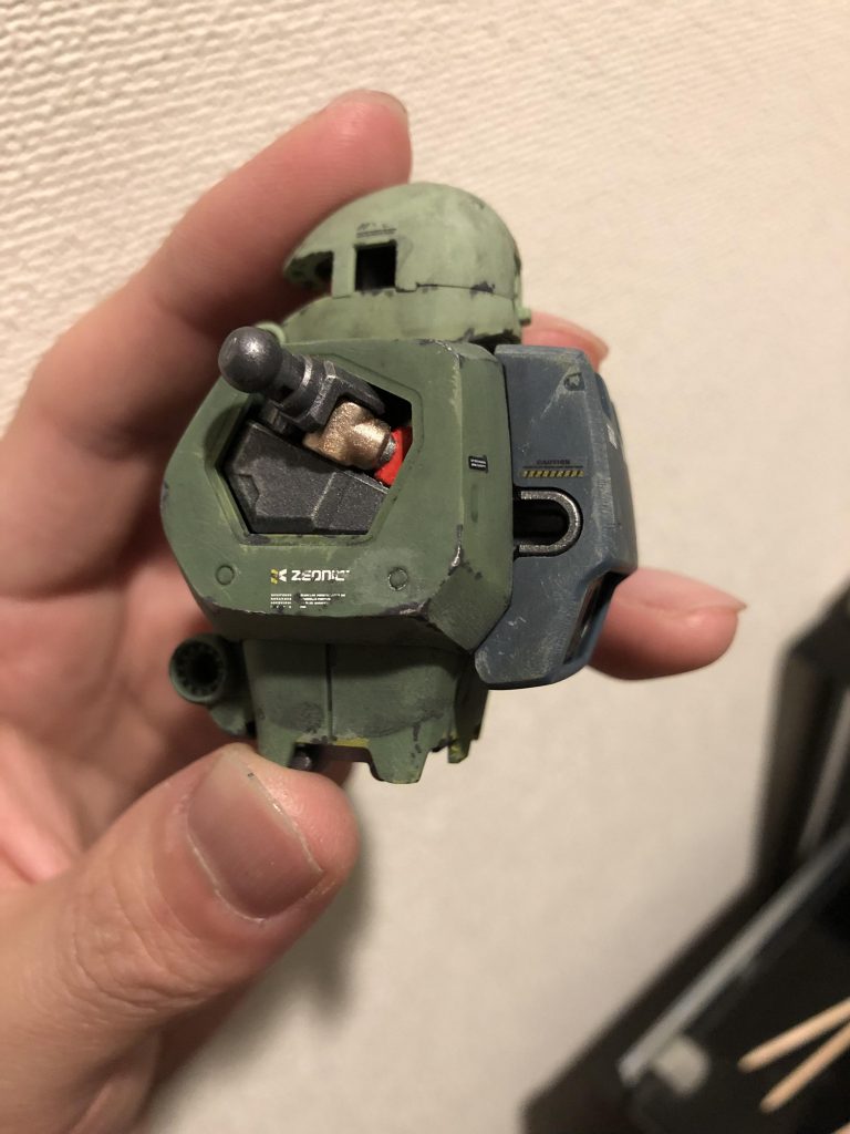 フレーム内のシリンダーを塗装しチラりした時のキラりを楽しむ。。差し色として赤も入れてみました。