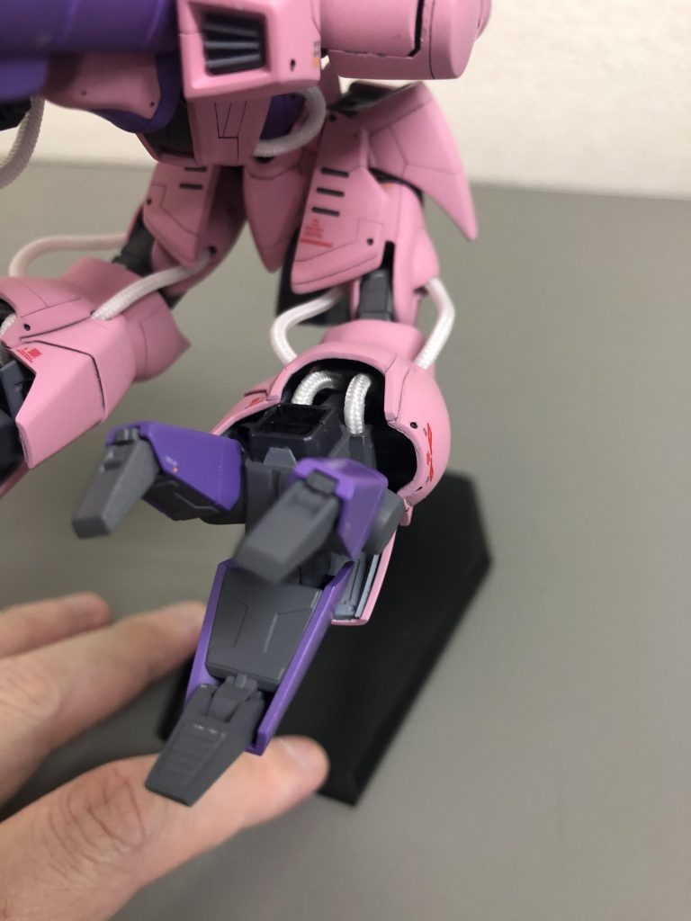 足のクローはMA形態の見せ場ですね。