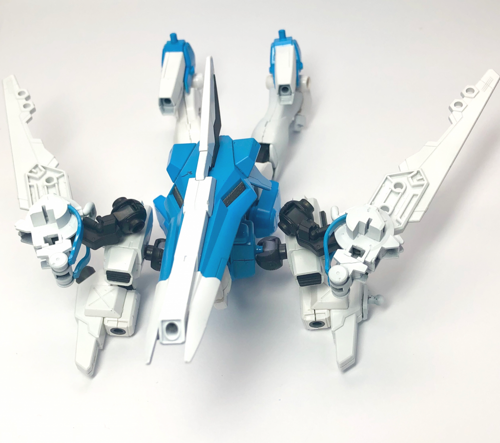 宇宙用飛行形態です！地上用より姿勢制御用のバーニアが増えてます