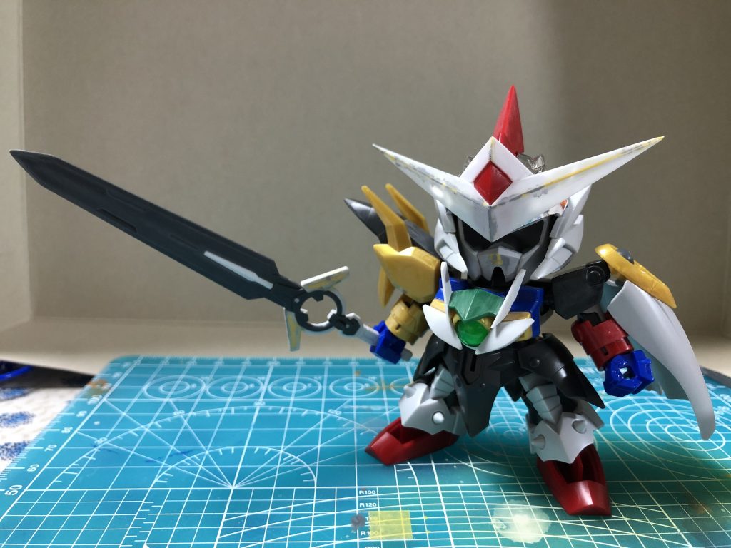 思いつきで始めた魔竜剣士改造。
エクシアっぽくしたかったんですが、プラ板で作ったツノになにか違和感が。