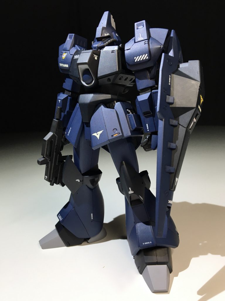 プロポーションとしては、腕の生え際を胴体に寄せたのと、頭の横幅を狭く。