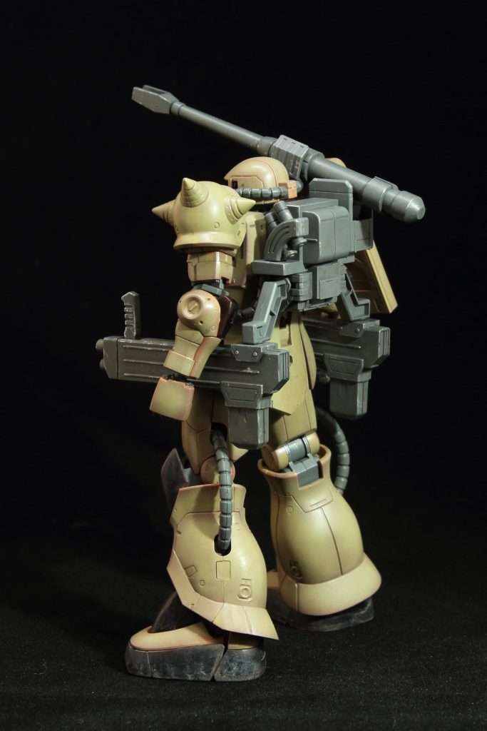 グレーの部分にはドライブラシでシルバーを入れました。
全体的に砂のウェザリングカラーでウォッシングしていますが黒い部分以外は肉眼でもわかりません(笑)