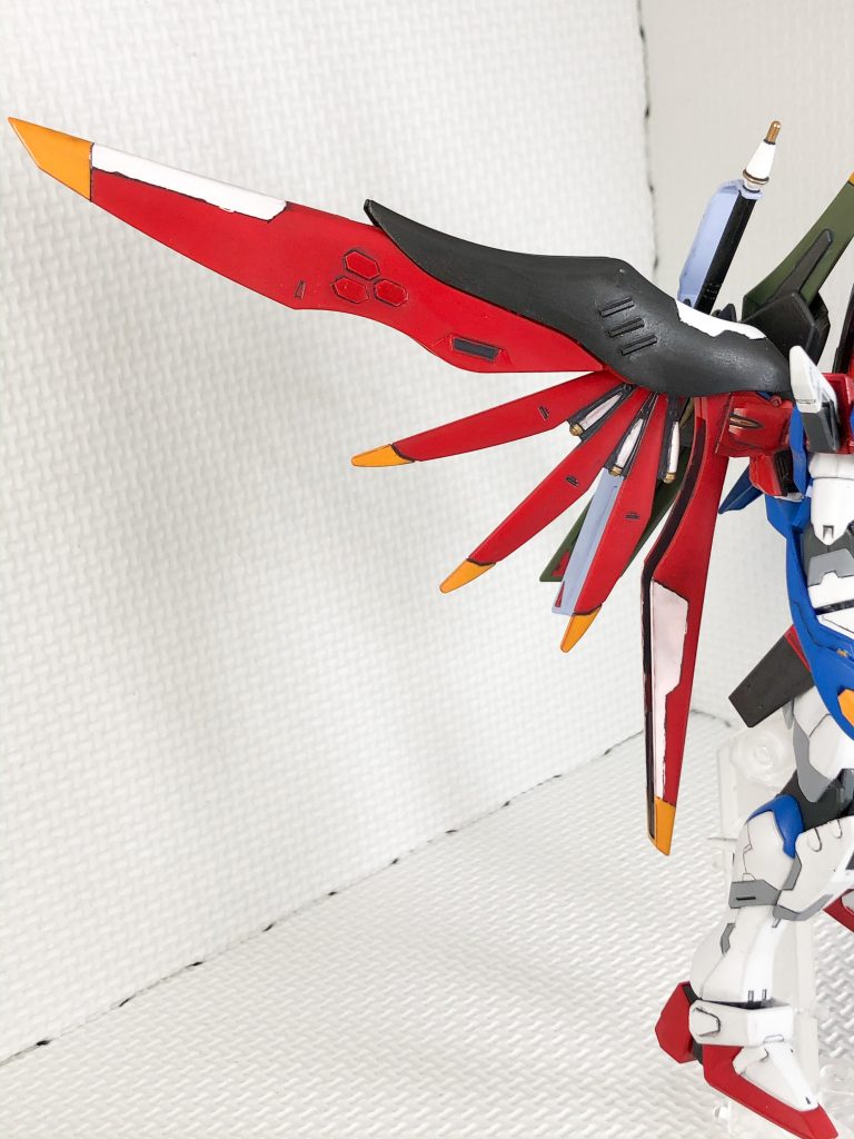 ウイング部です。メタルビルドなどを参考にディテールアップをしました。