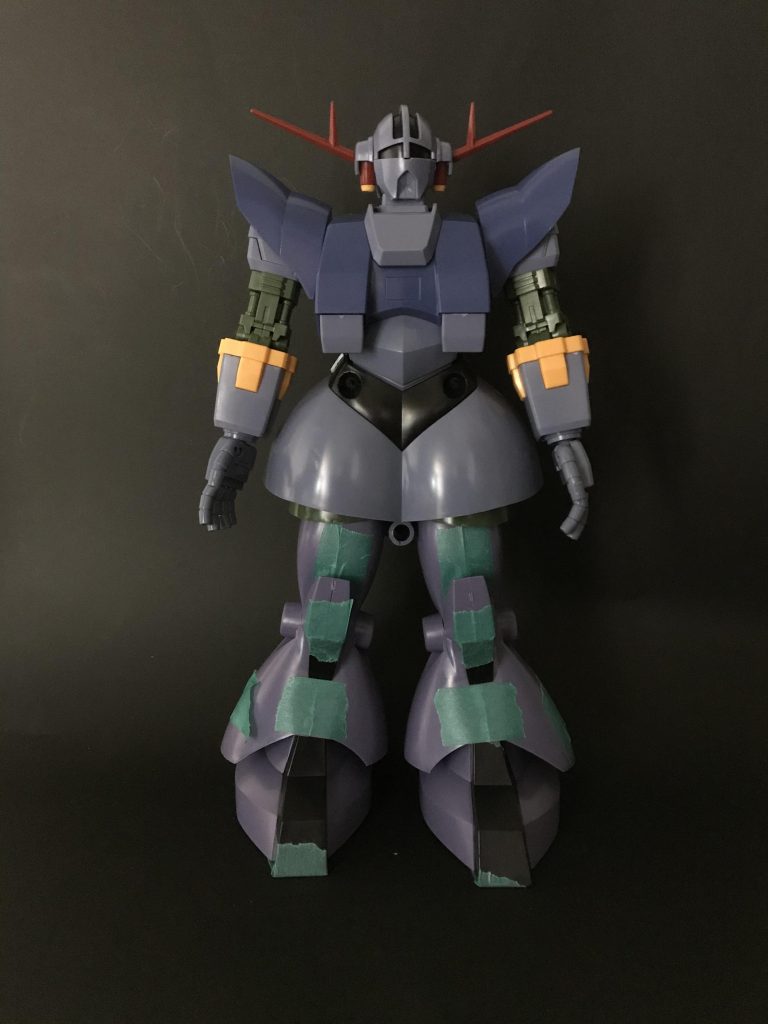 ジオング単体での写真を撮り忘れたためドムの上に乗っかってます。