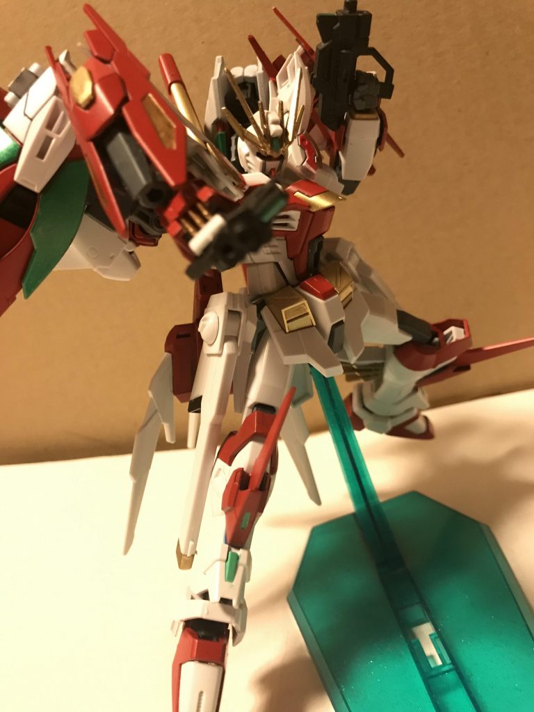 ショートビームライフル
ハンドガンタイプのビームライフルで通常のビームライフルより取回しが良く銃口の下部分からはビームサーベルを出すことが出来る